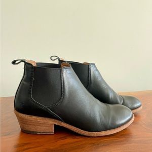 Frye Carson Chelsea Boot Size 7 Excellent Condition